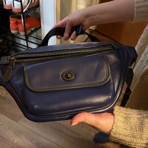 Coach C3748  Navy Leather Unisex Belt Bum Crossbody Bag Excellent Condition!